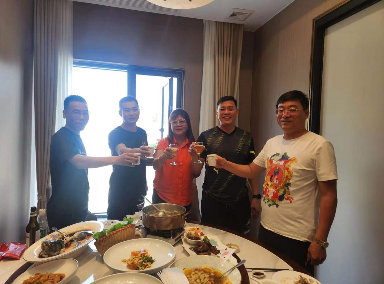 Jiangyin Huada Berinteraksi dengan Klien Filipina untuk Membahas Proyek PE Coil untuk Pertanian